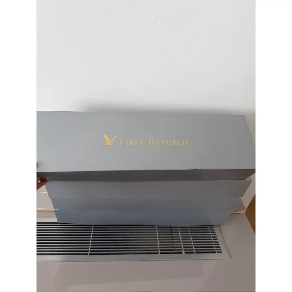 🗽4 Wrapping Paper Holiday Themed in 4 Gray Gift Boxes